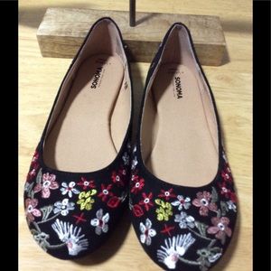 Sonoma embroidered floral flats.